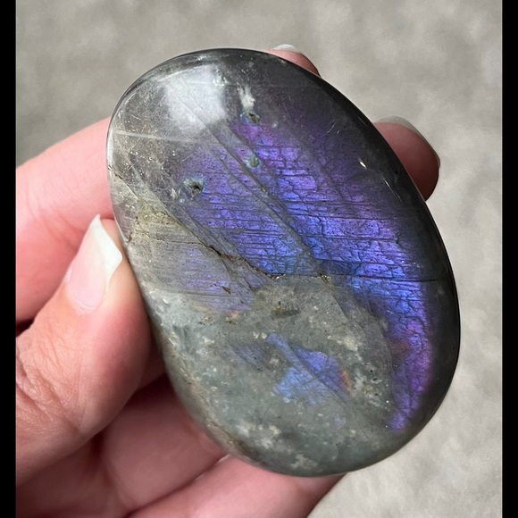 Labradorite Polished Palm Stone, Rare Shades - Picture 8 of 10